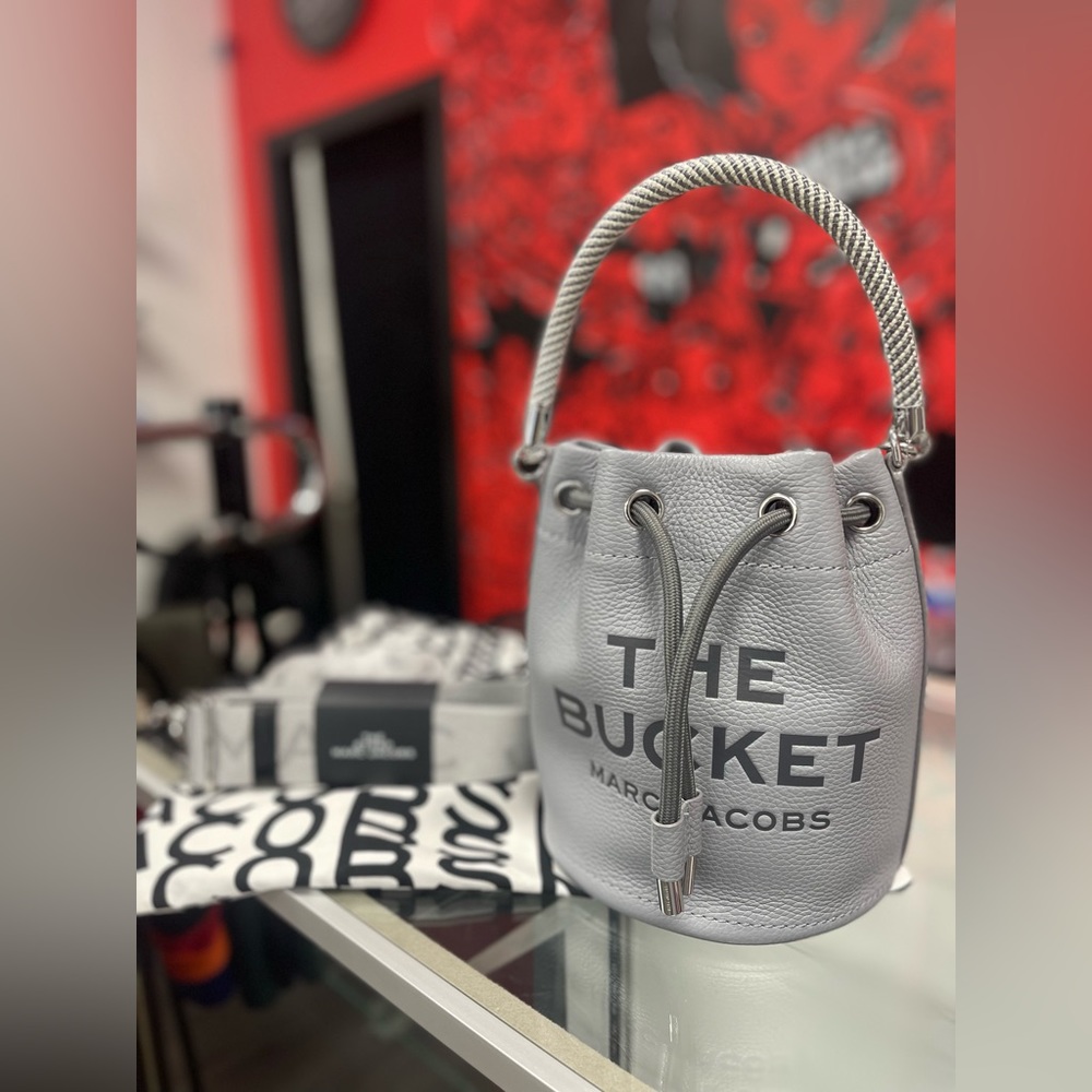 Marc Jacobs The Leather Bucket Bag Wolf Grey